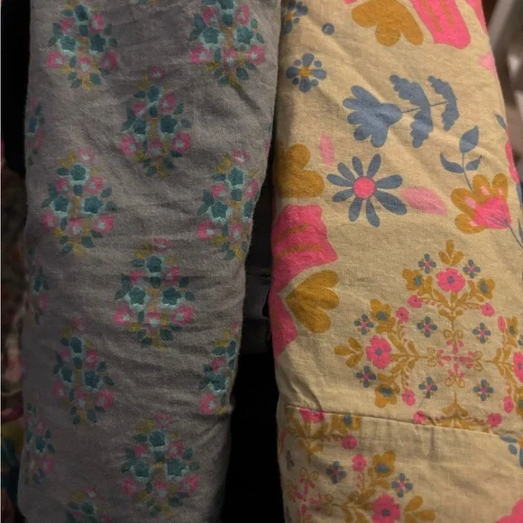 Floral Patterned pillowcase 3 standard one king - Picture 3 of 3